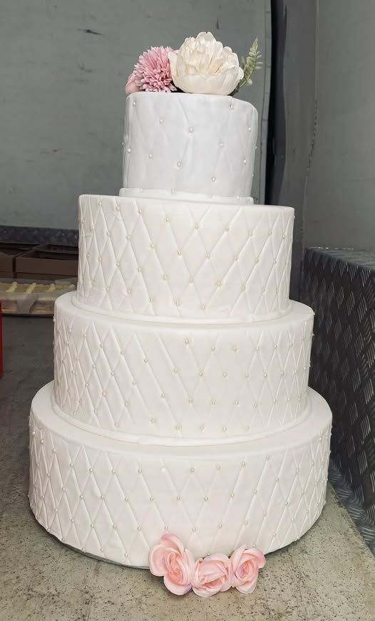Tort de nuntă sau botez, HoHa Delicii