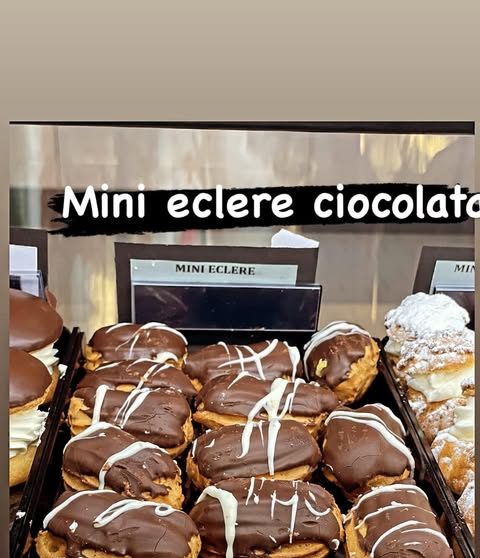 Mini eclere cu ciocolată